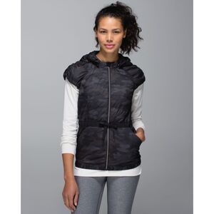 Lululemon Spring Fling Puffy Goose Down Vest Women's 4 Black Camo Hooded Zip